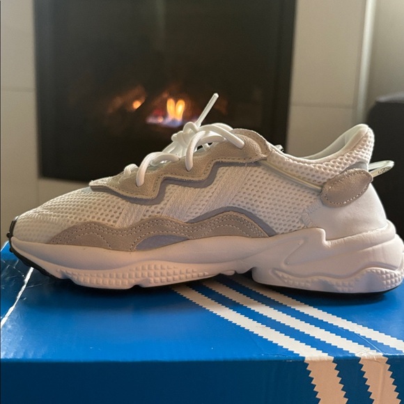 NIB [adidas] Ozweego 'J Cloud White/Grey Athletic Shoes Sneakers Youth Sz 4.5 - Picture 8 of 14